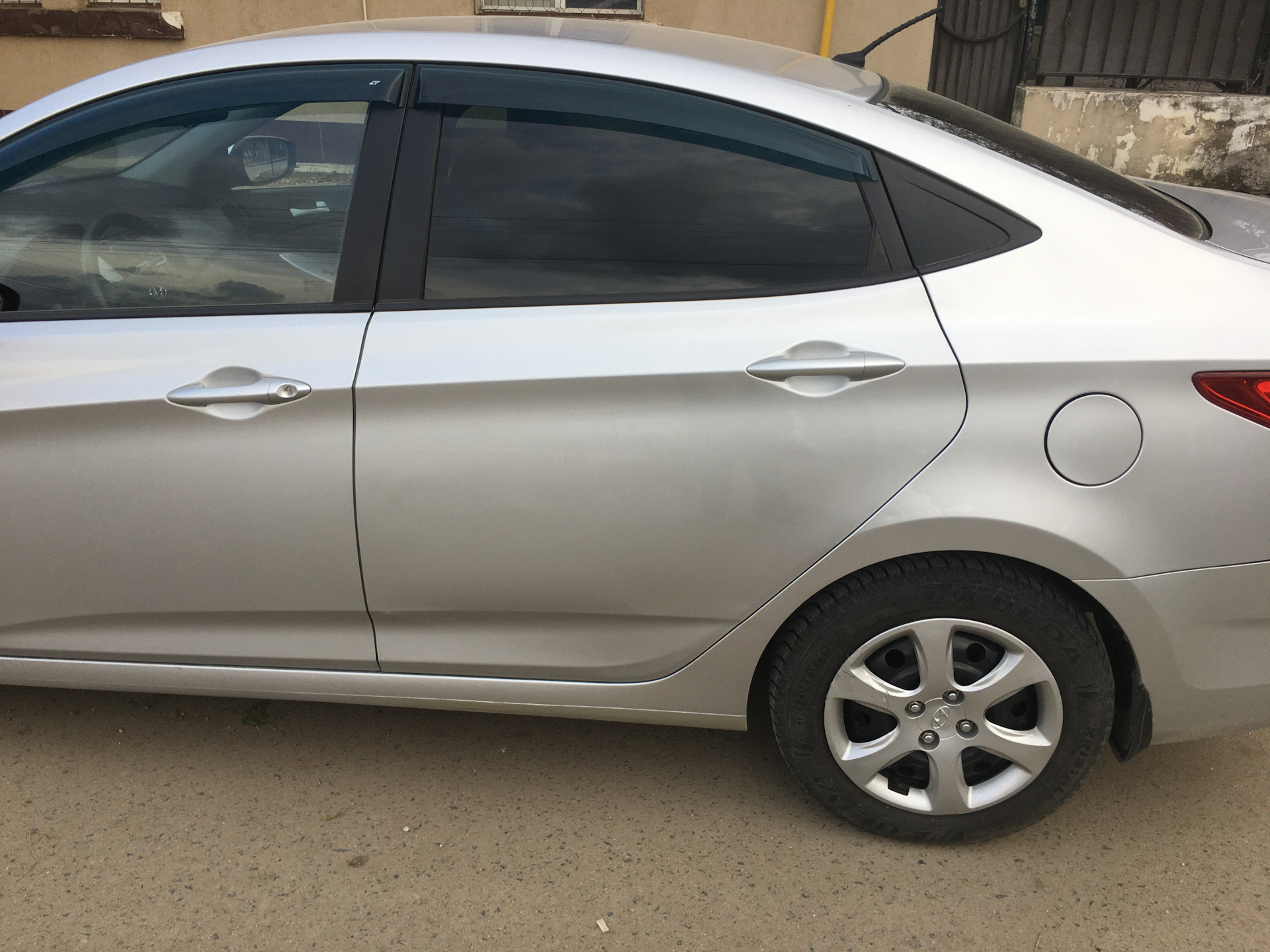 Ремонт части порога Hyundai Accent 4G 1 4 л 2013 года кузовной