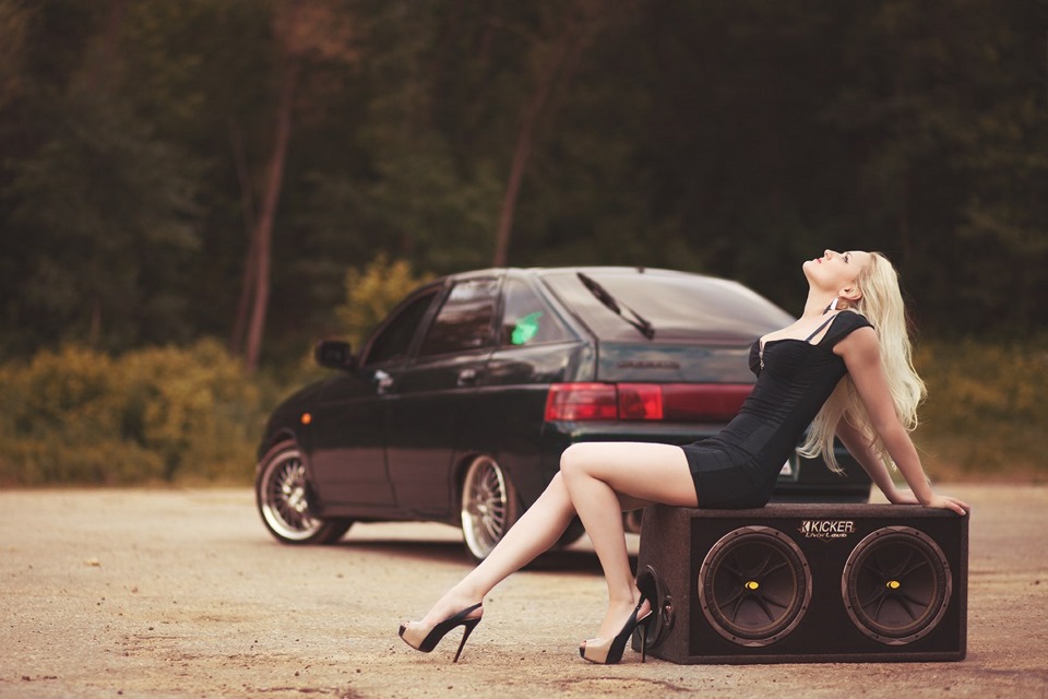 Красивые девушки и машины под музыку