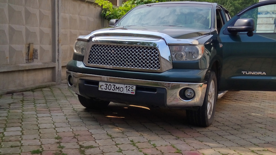 Немного харизмы Toyota Tundra II 5 7 л 2007 года стайлинг