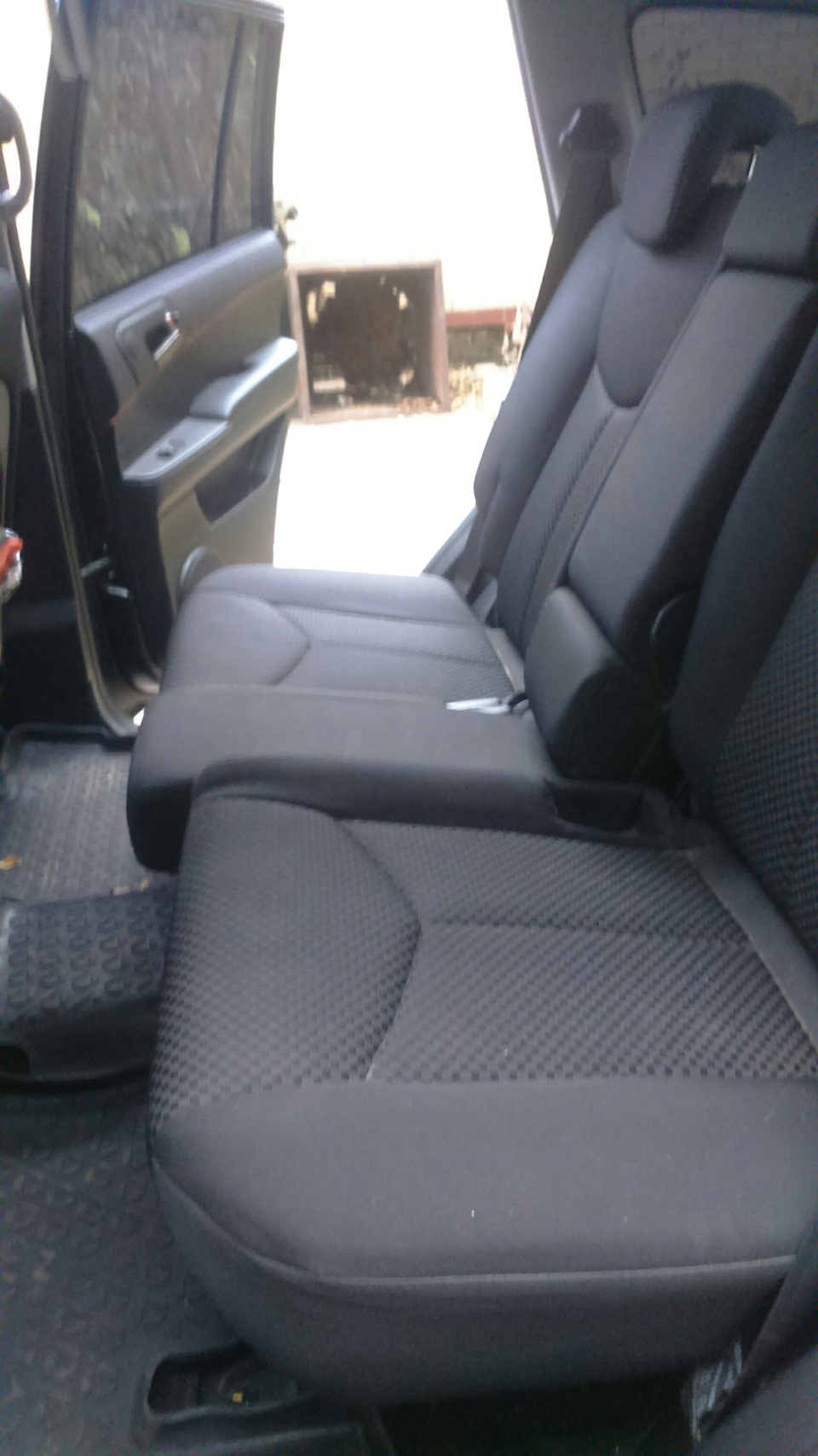 Третий Ряд Сидений Саньенг Кайрон Фото — Фото Картинки