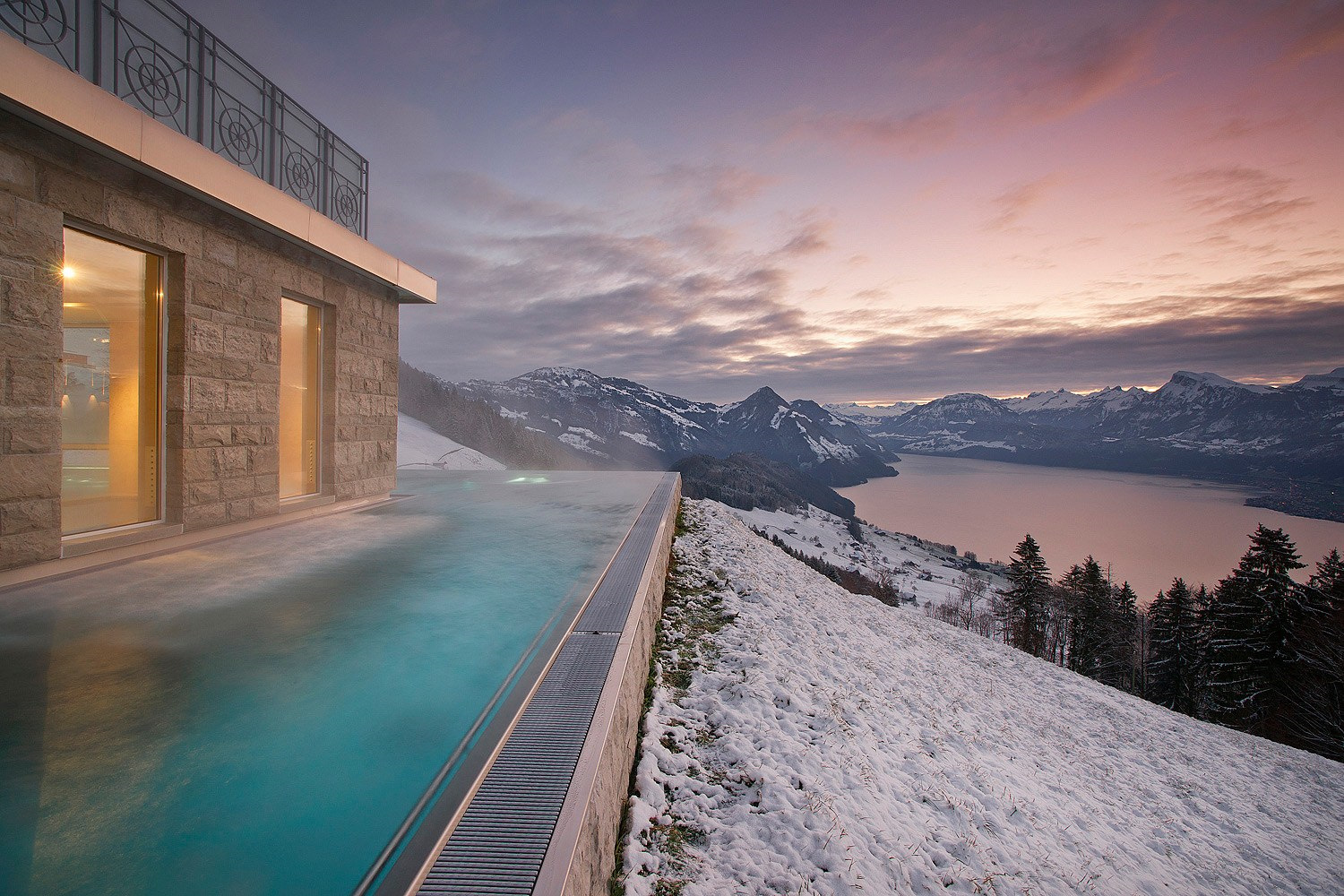 Отель В Швейцарии В Горах С Бассейном