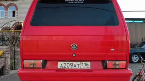 Volkswagen krasnyuschy Transportador hunky)