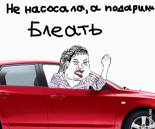 Прилепила резиновый член и начала его насасывать