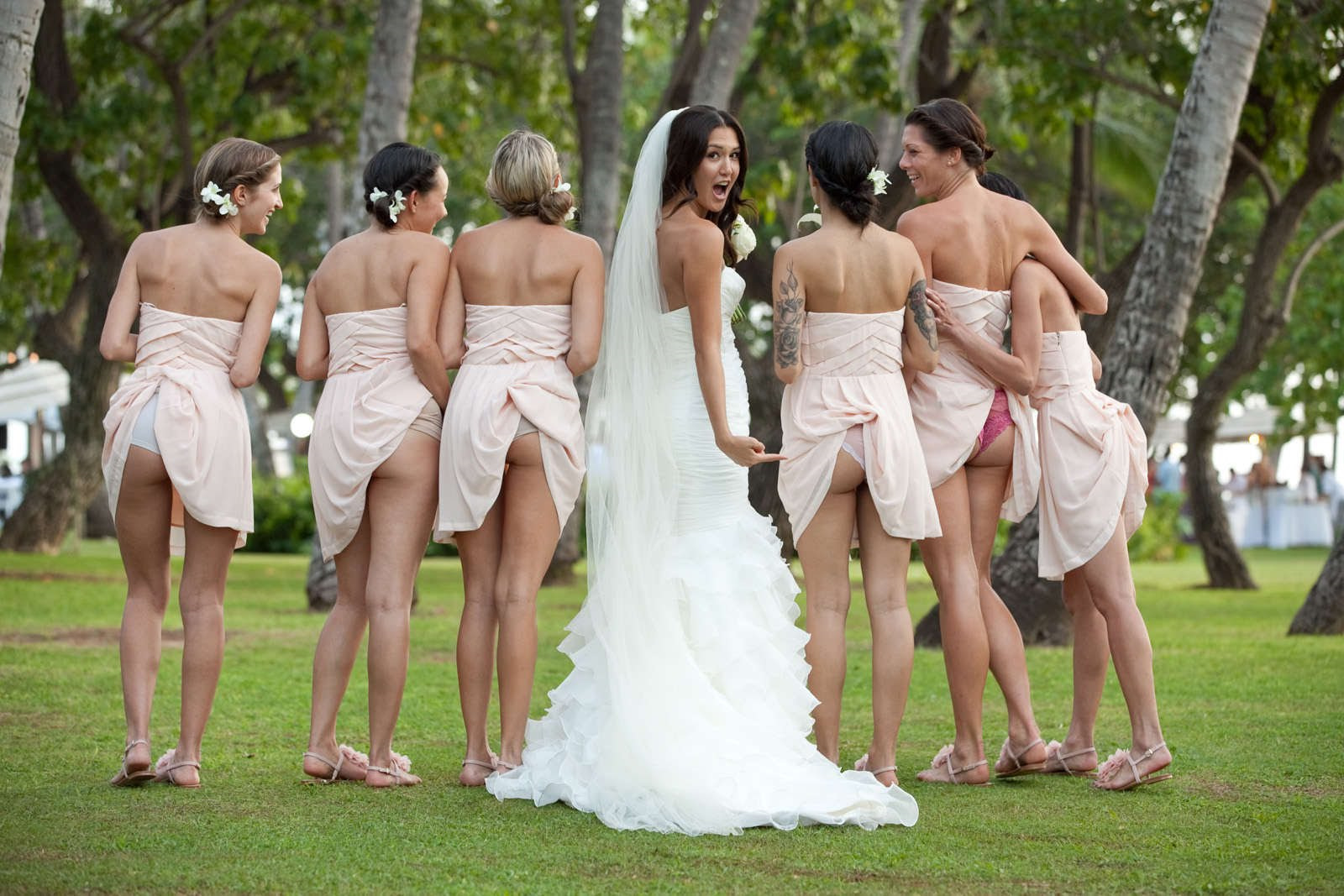 Невеста с подружками устроили групповуху