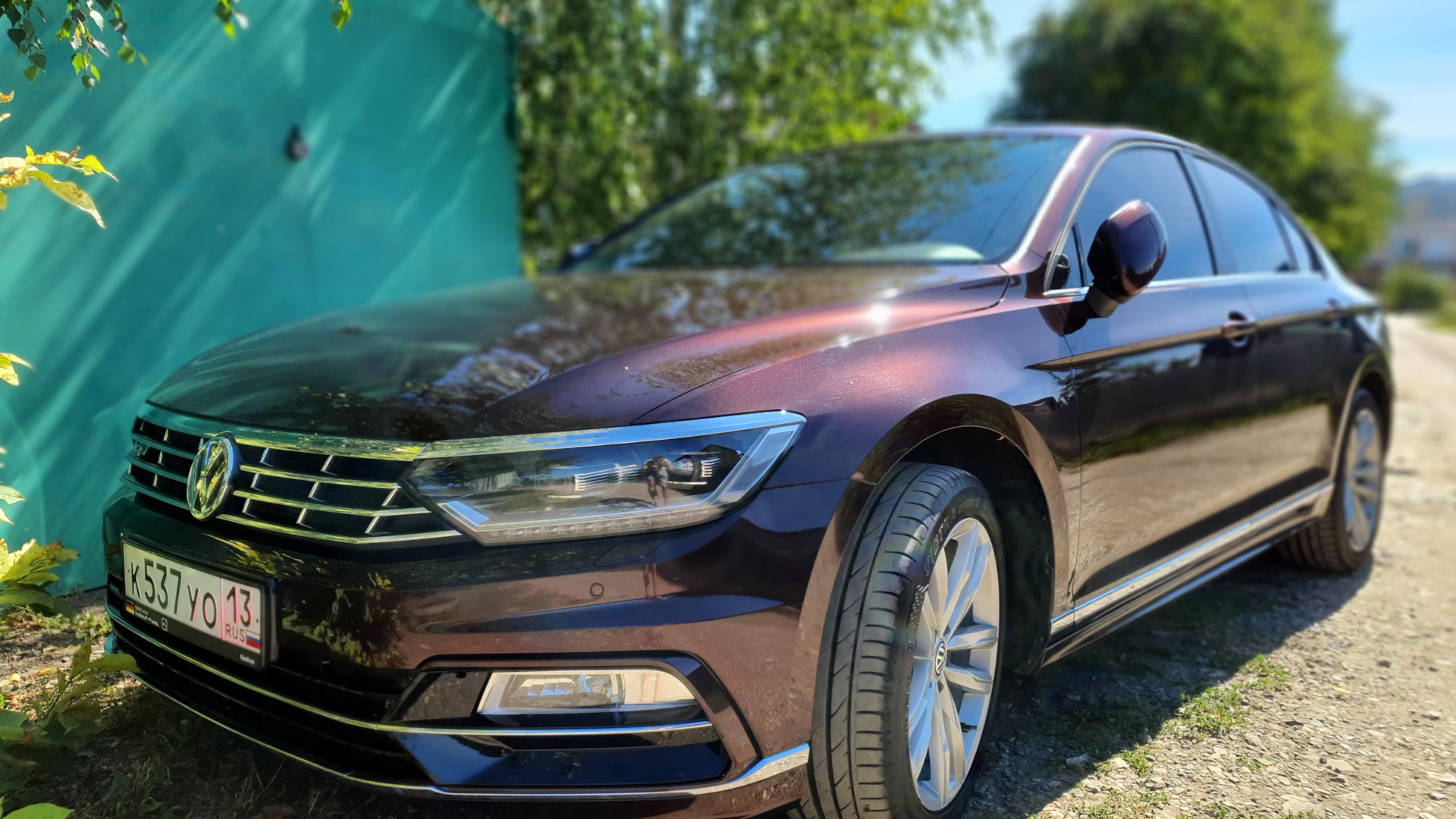 Volkswagen Passat B Red Crimson Drive