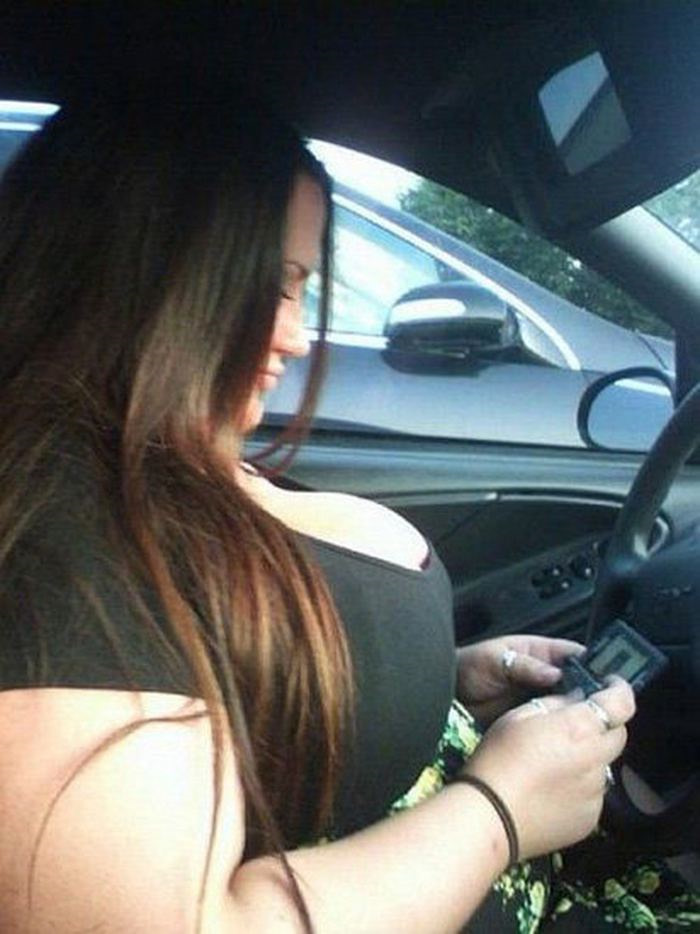 Женщина с большими сиськами разделась у таксиста в машине