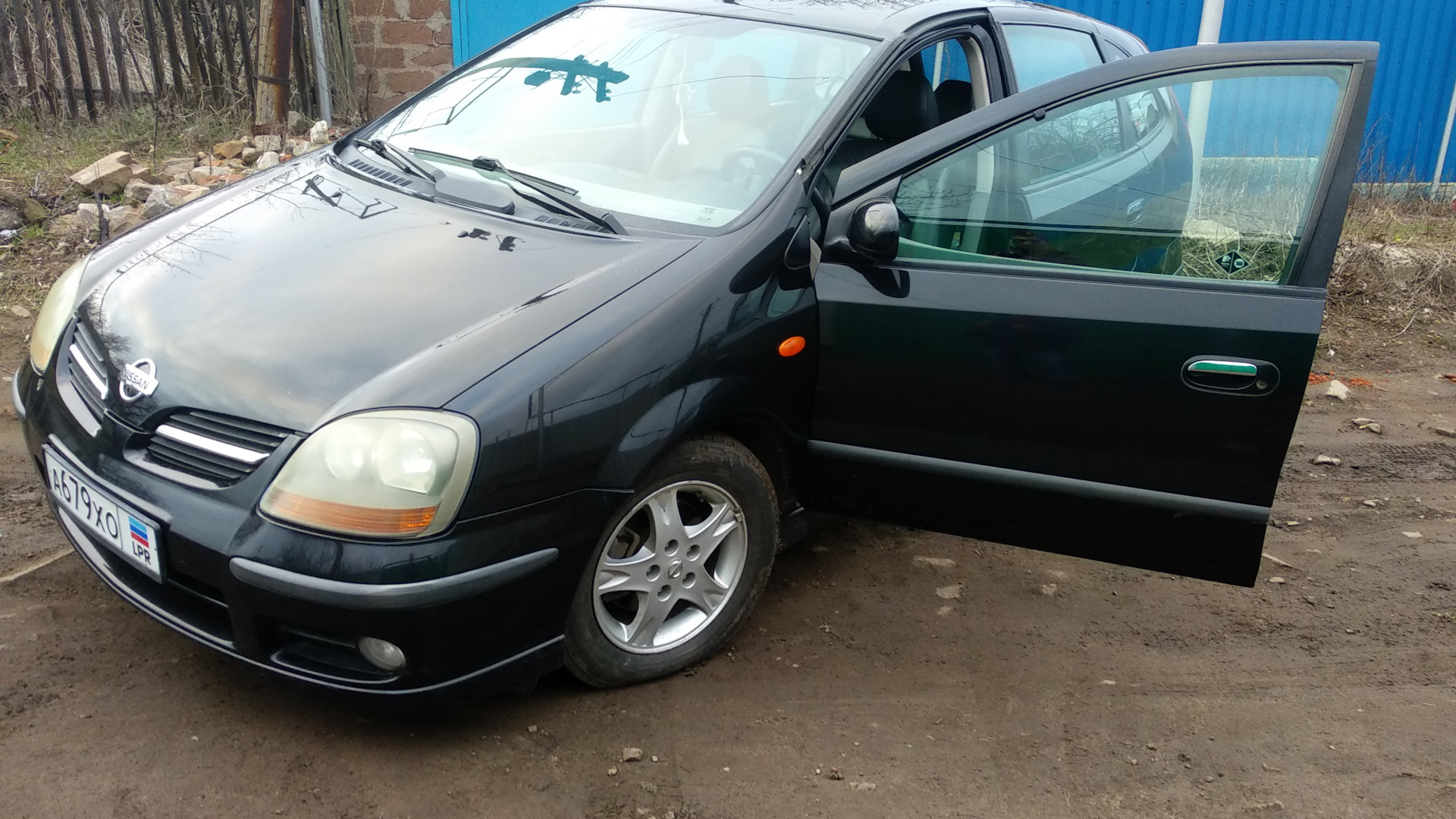 Nissan Almera Tino Drive