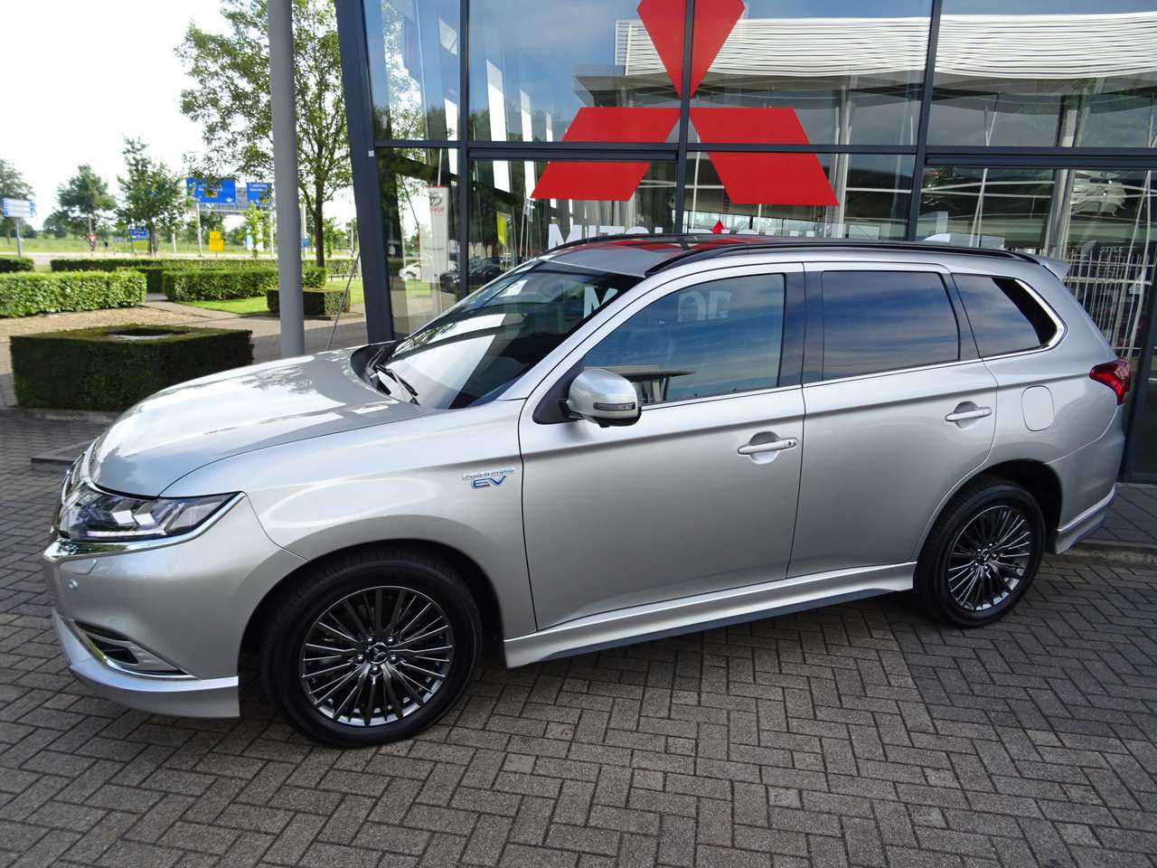 Ix Outlander Phev S Edition On Bilstein Mitsubishi