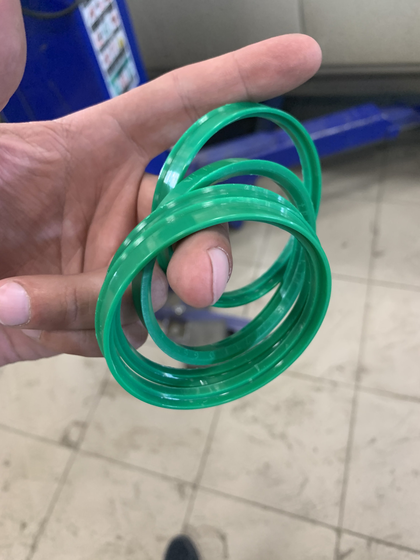 Вибрирующее кольцо  купить со скидкой в секс шопе  Кольца, насадки, утяжки  Кольца с вибрацией