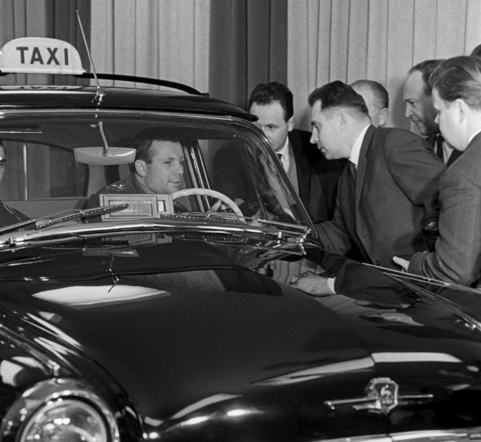 Подарок юрию гагарину автомобиль 39