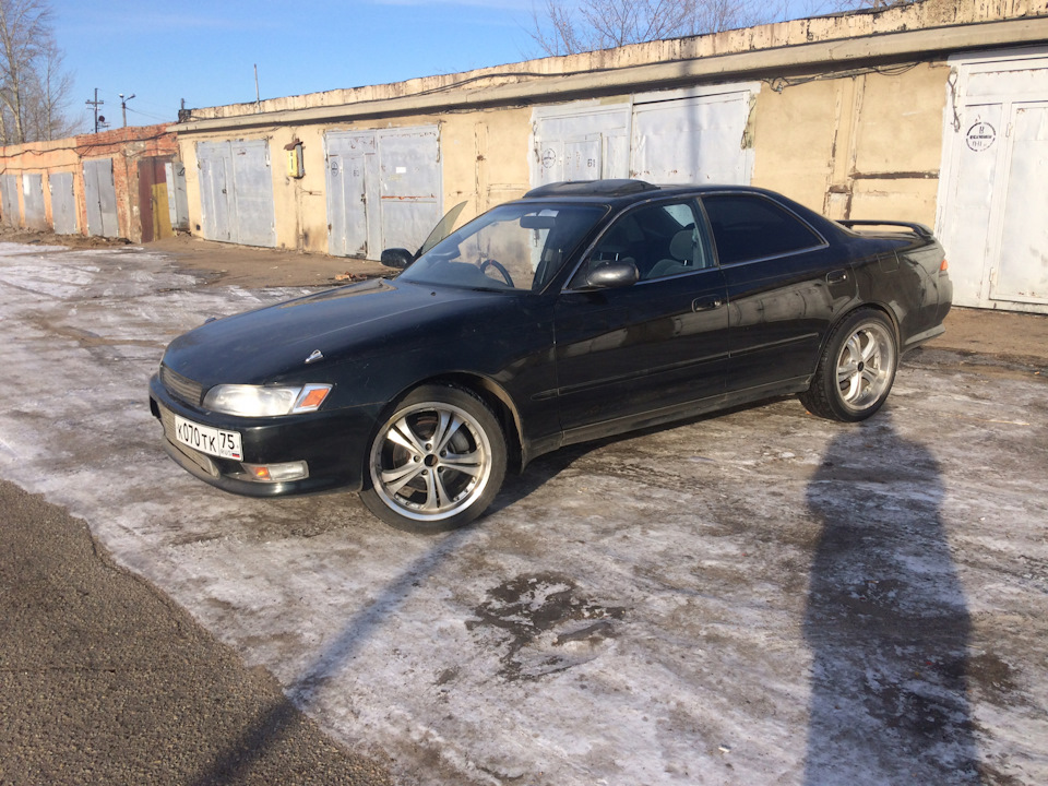 Приехали домой Toyota Mark II 90 2 5 л 1993 года просто так