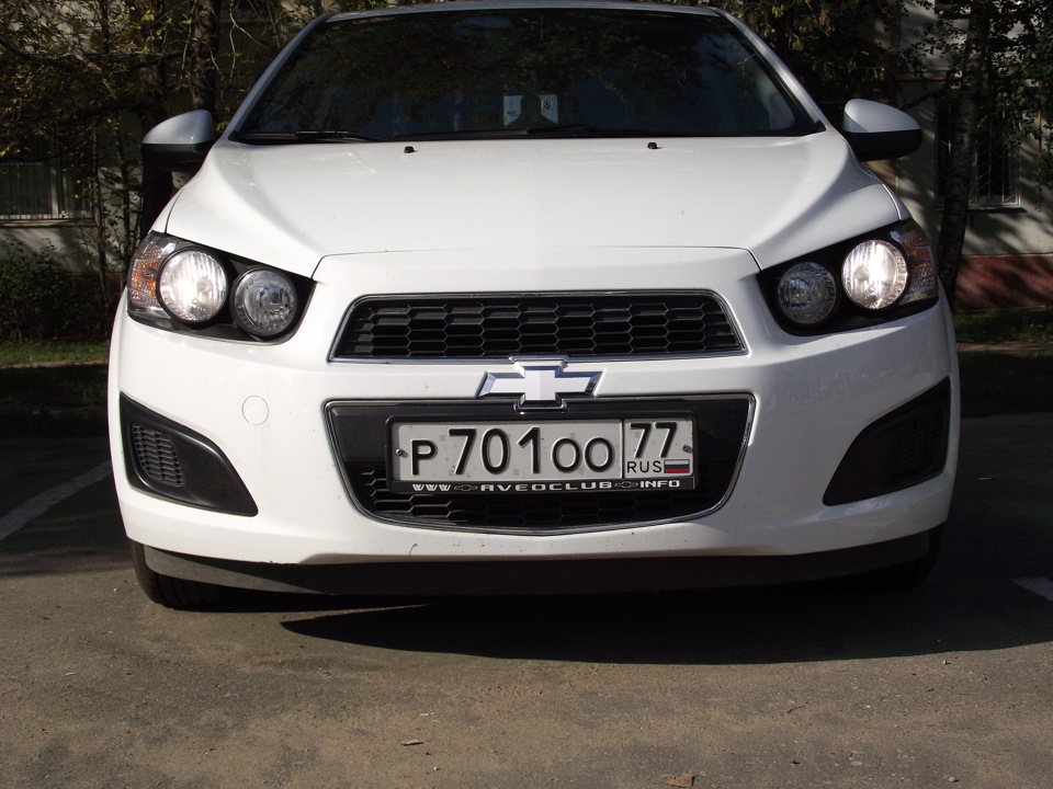 Шильды в белый Chevrolet Aveo Sedan 2G 1 6 л 2013 года стайлинг