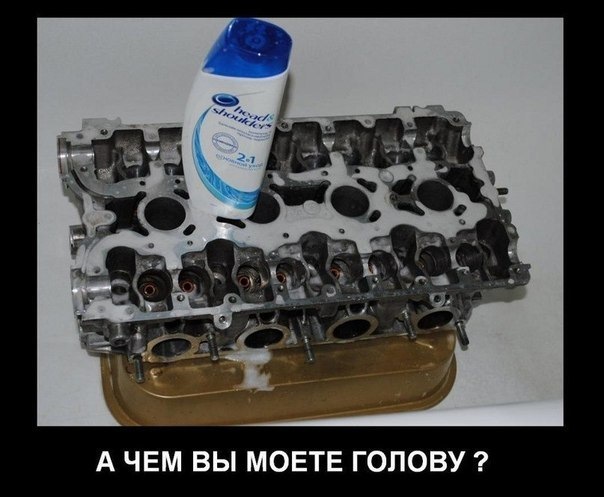 Маникюр к желтому платью в горошек