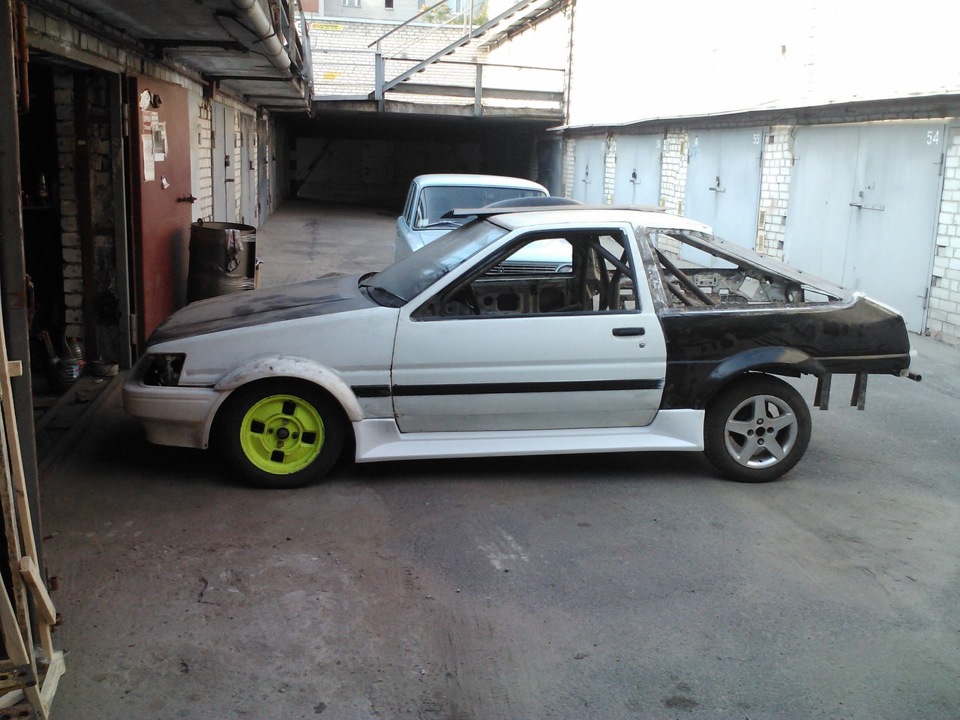 Пластик Toyota Corolla Levin AE85 1 5 л 1986 года запчасти