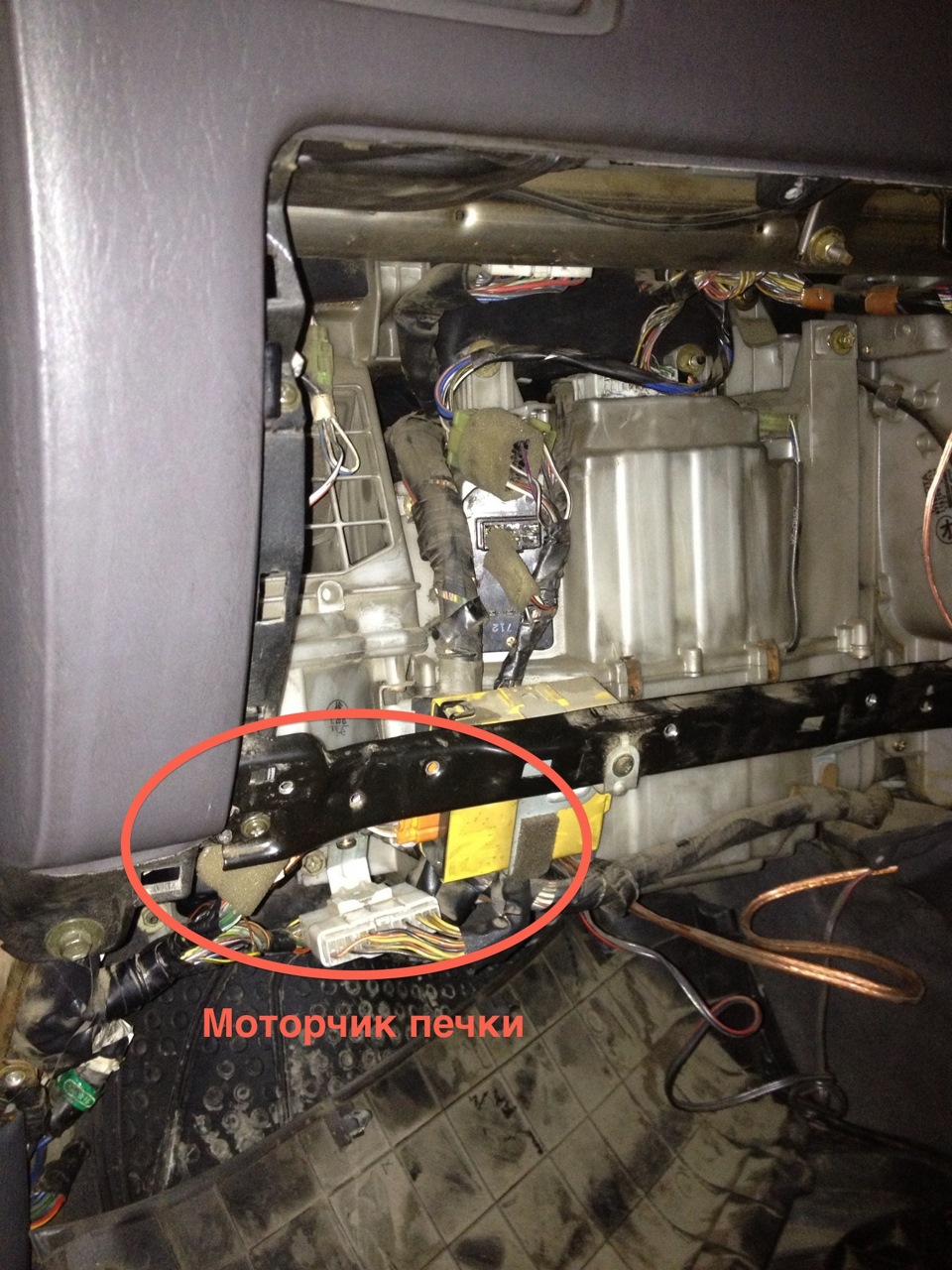 Где на приоре находиться моторчик печки на Где на приоре находиться моторчик печки на