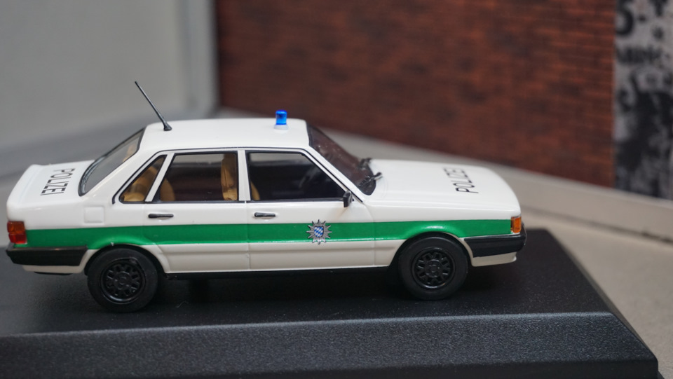 1 43 NOREV Audi 80 Polizei 1979 White Green NV830053 Model Сообщество