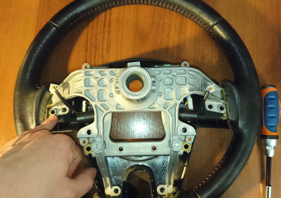 Замена накладки руля. Люблю, когда блестит! (Снятие руля) — KIA Cerato ...