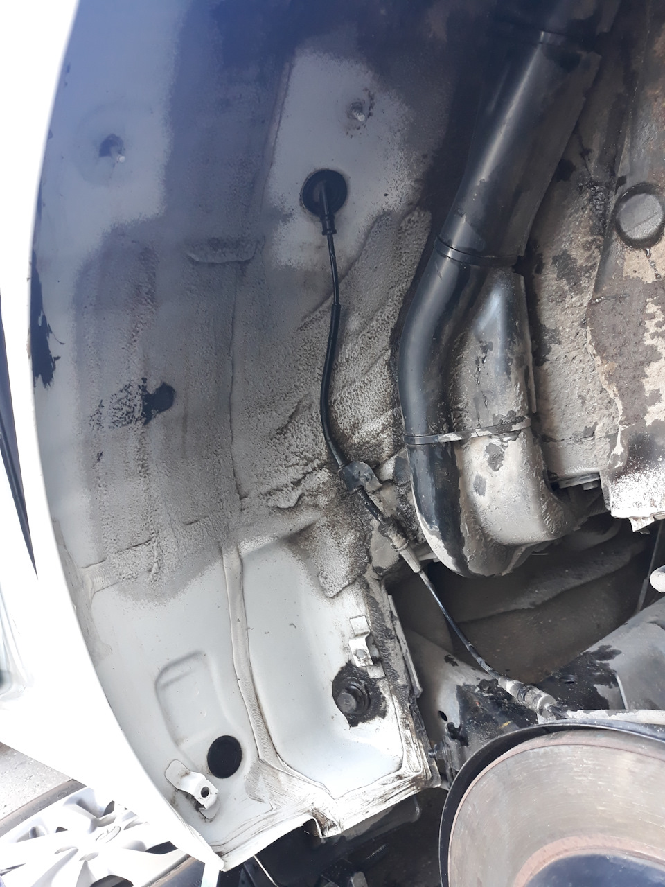 Доработка задних подкрылков — Hyundai Solaris (2G), 1,6 л., 2017 года ...