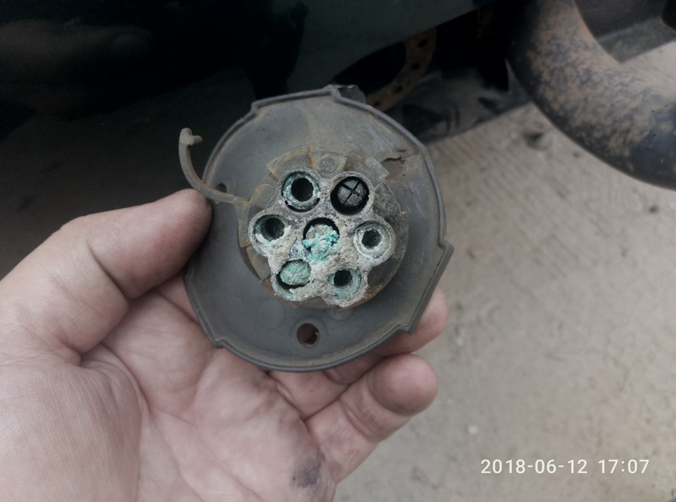 Правильное подключение кнопки Старт/Стоп и замена розетки для прицепа ...