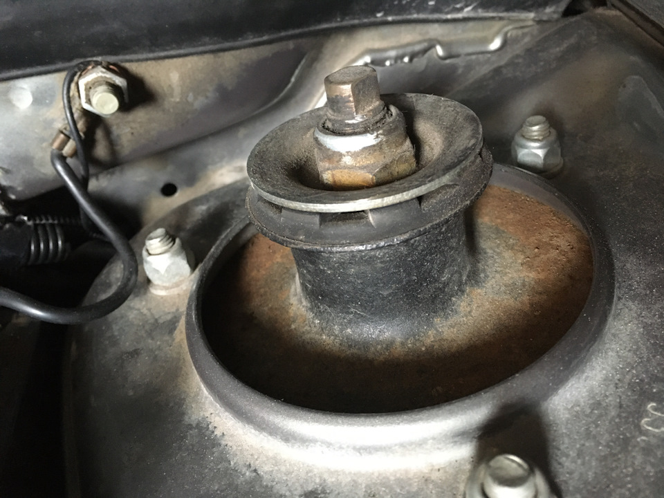 Стук в передних стойках — Lada Калина универсал, 1,6 л, 2010 года ...