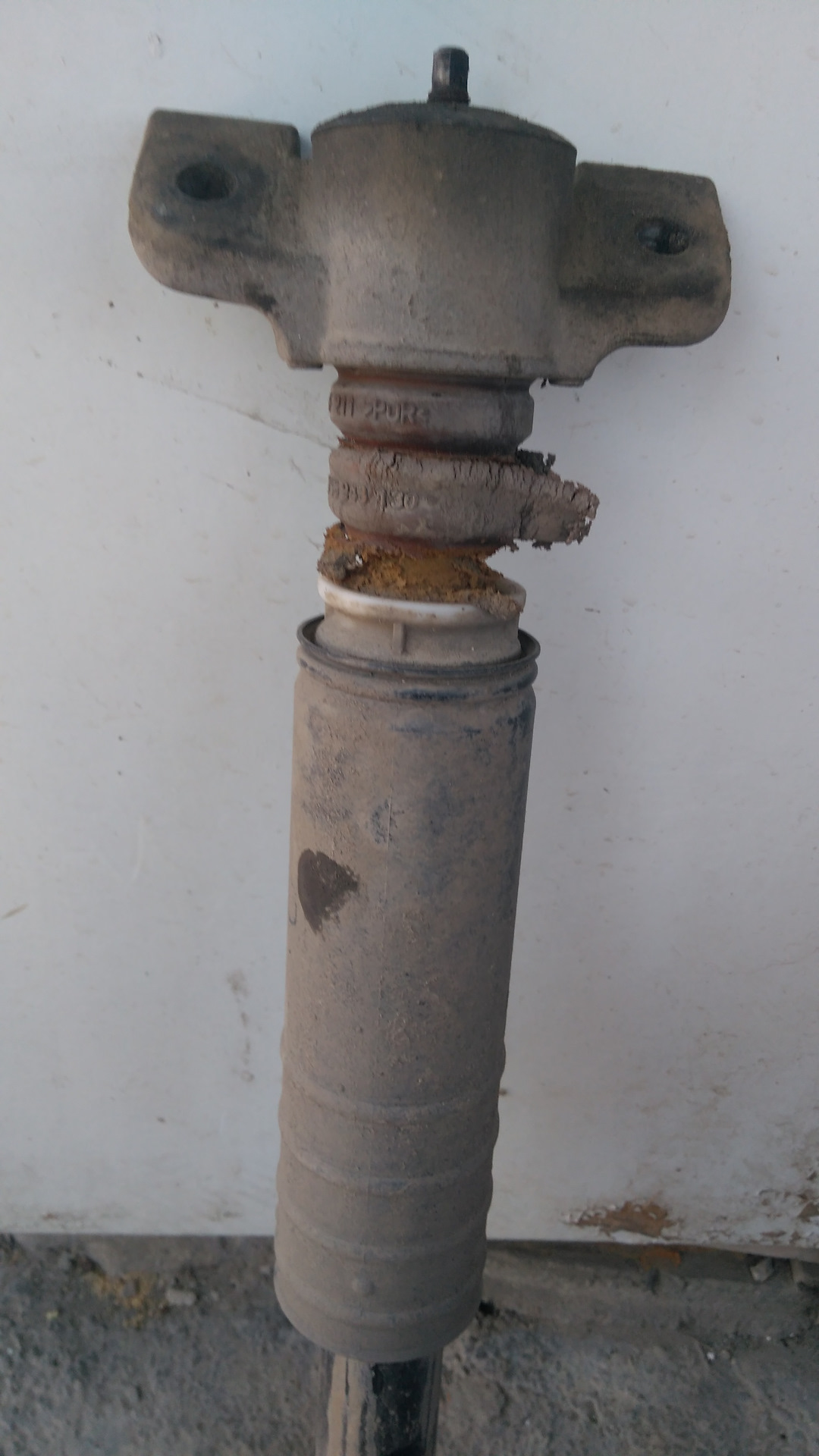 пыльник заднего амортизатора т300. отбойник амортизатора авео т300. отбойник амортизатора авео т300. отбойник заднего амортизатора шевроле авео т300. задние отбойники авео т300.