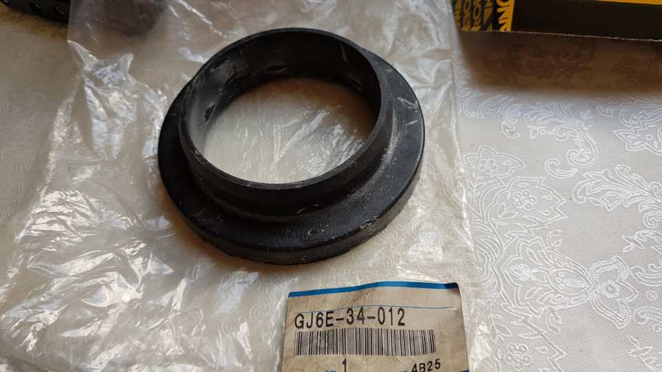 Фото в бортжурнале Mazda 6 (1G) GG. Запчасти на фото: GJ6E34012