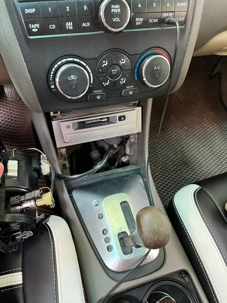 Замена лампочки на селекторе акпп — Nissan Altima IV, 2,5 л, 2008 года ...