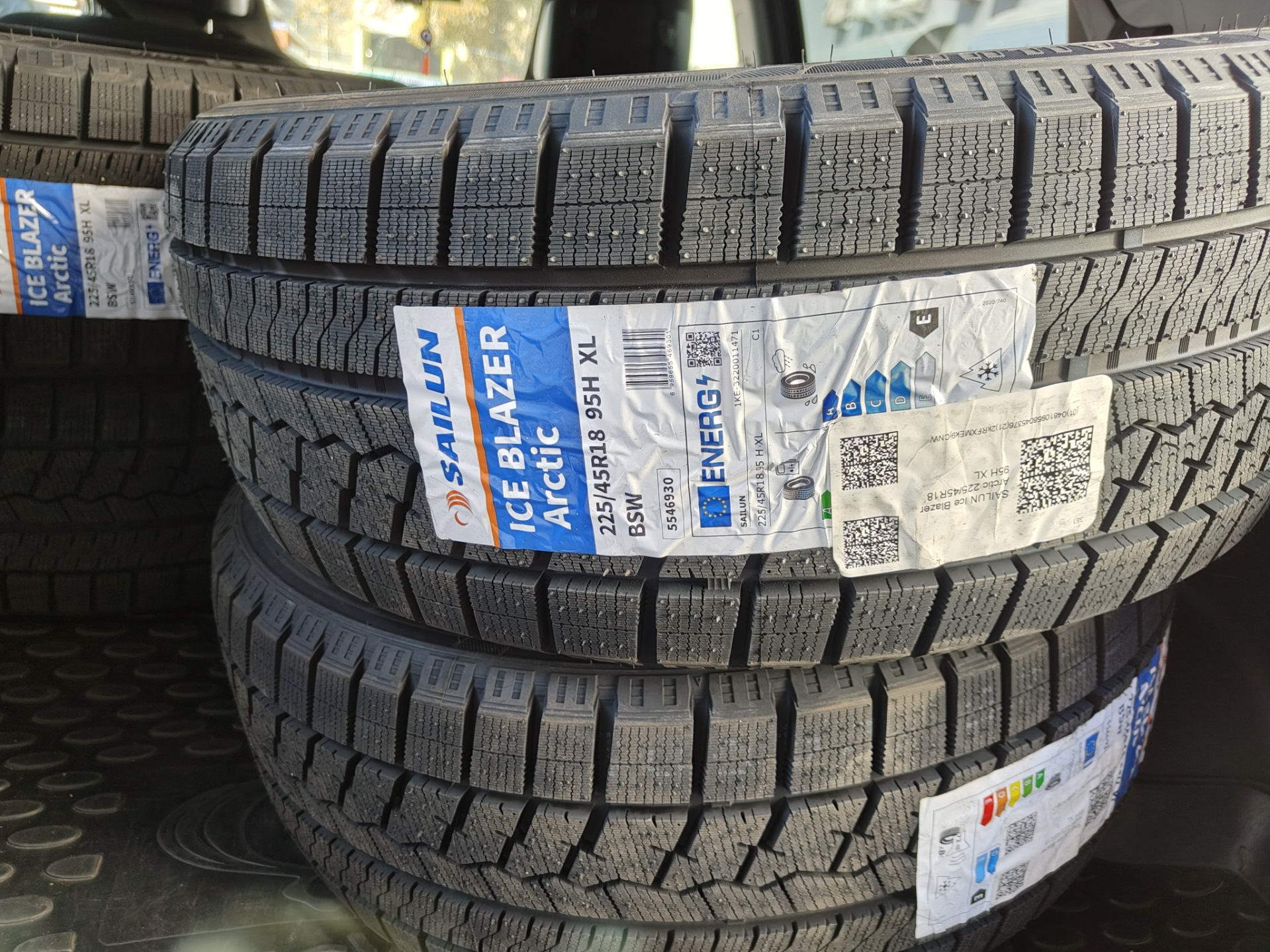 Sailun Ice Blazer Arctic. Sailun 235/40r18 95v XL Ice Blazer Alpine EVO 1. Sailun Ice 225/45 r18 95h. Сайлун Атреззо СЗР 205 55 16 фото.