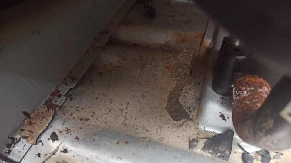 Как убрать дыру без сварки? — Lada Приора хэтчбек, 1,6 л, 2011 года ...