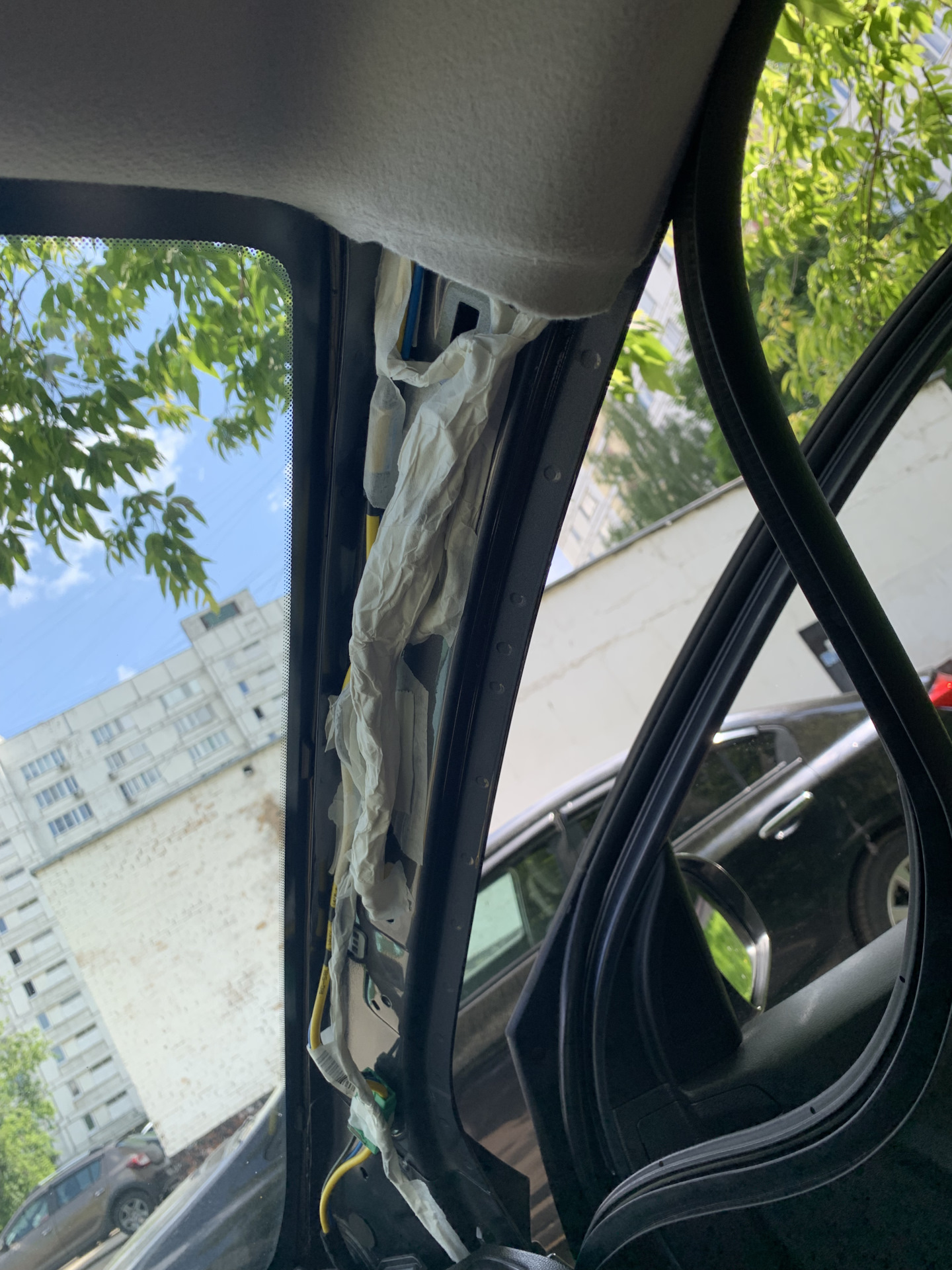 Шумоизоляция проводов внутри стойки от психопата за 5 минут😂 — Hyundai ...