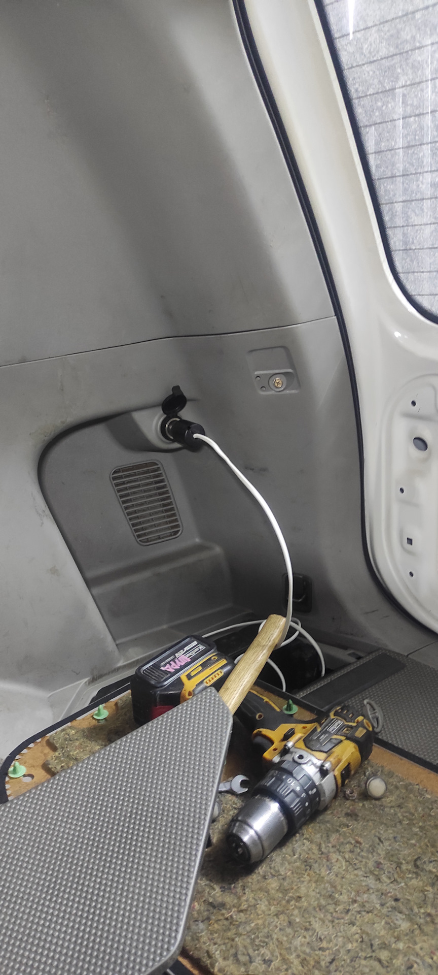 Доводчик багажника часть3 электрическая — Nissan X-Trail I (t30), 2 л ...