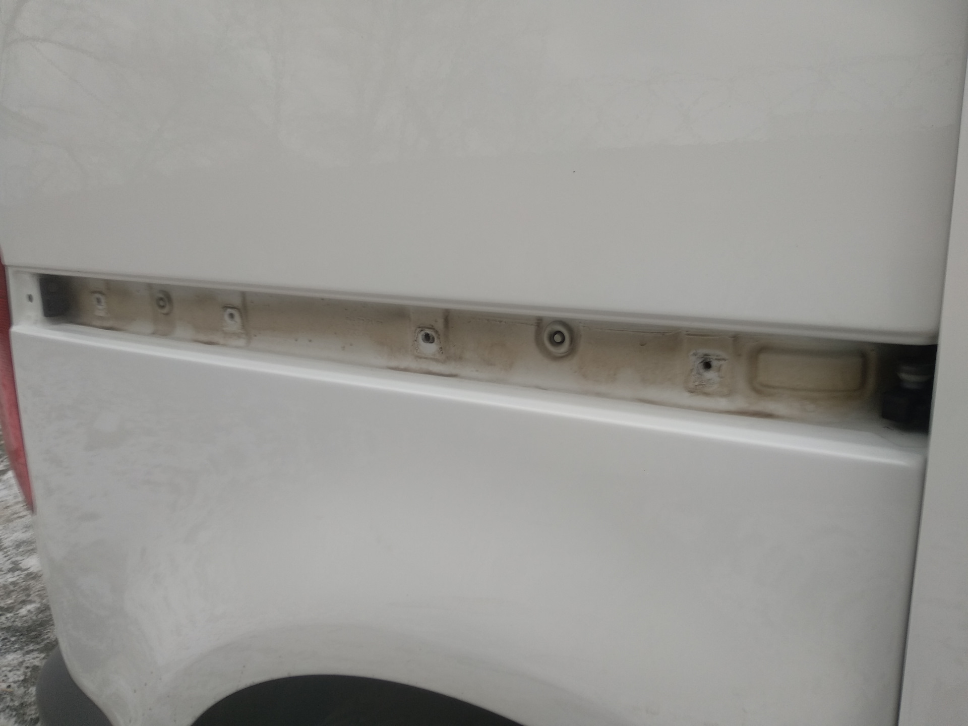 #40 Установка кожуха направляющей сдвижной двери — Volkswagen Caddy (3G ...