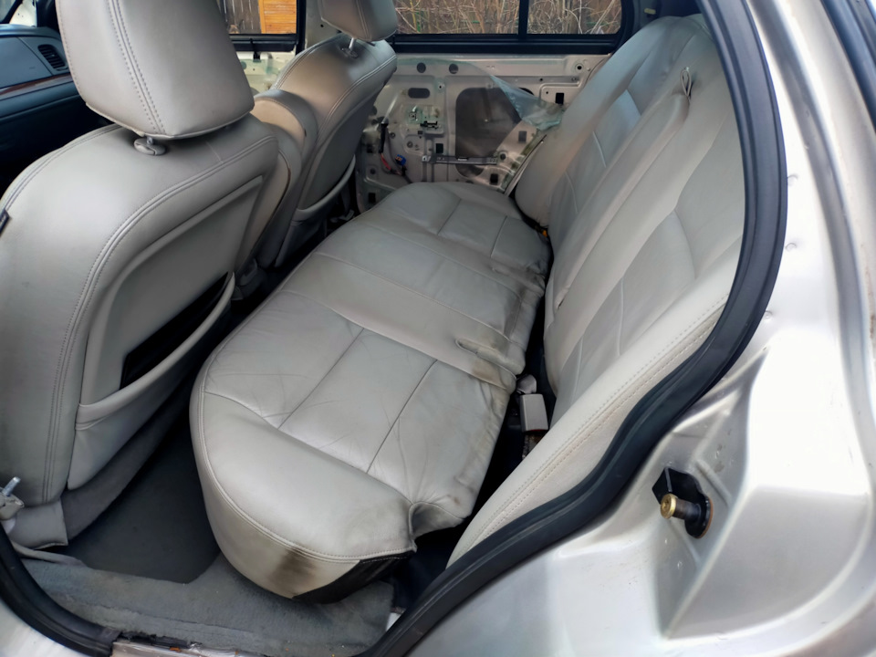 Чистка салона Ford Crown Victoria 4 6 л 2005 года на Drive2 - 2005 Ford Crown Vic Seat Covers