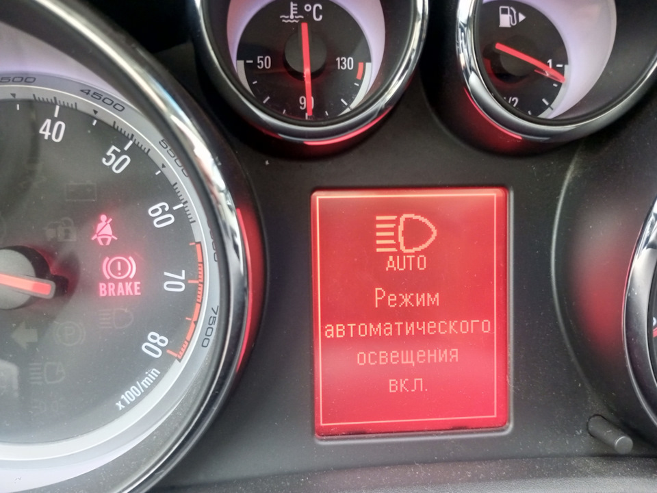 До укомплектован: датчик дождя и света — Opel Astra J GTC, 1,4 л, 2012 ...