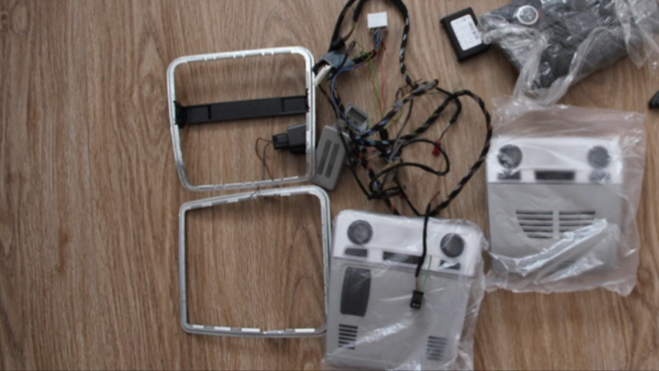 Замена потолочных светильников — BMW 1 series (E81/E87), 1,6 л, 2008 ...