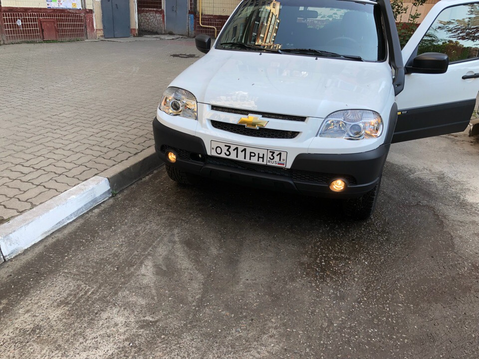 Антирадар в шевроле ниву. 4AAAgHGgOA 960. Антирадар в шевроле ниву фото. Антирадар в шевроле ниву-4AAAgHGgOA 960. картинка Антирадар в шевроле ниву. картинка 4AAAgHGgOA 960. Всем привет!Давно не писал в БЖ, накопилось немного новой информации по машине.Не так давно мы с моим другом SancheZzz93 установили в машину ПТФ, видеорегистратор и антирадар.Во время установки заодно перепиливали гроб под 2 Sundown Audio Z18 Серёге Bassman31 в его Приору.