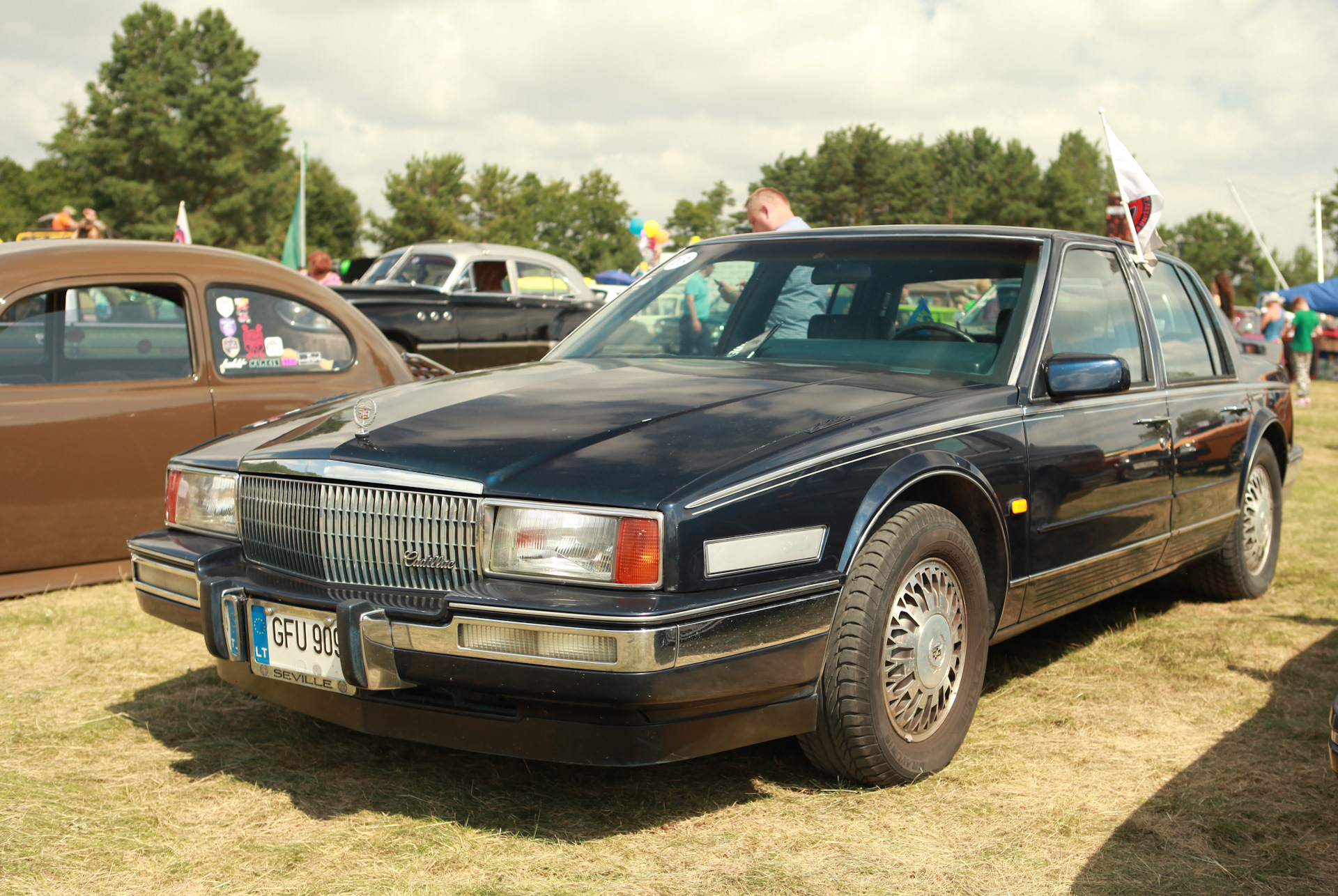 Lincoln continental 3.8 at 1992. Линкольн Континенталь 1988. Lincoln Continental 1988. Linkoln Continental 1988. Линкольн Континенталь 1988 года.