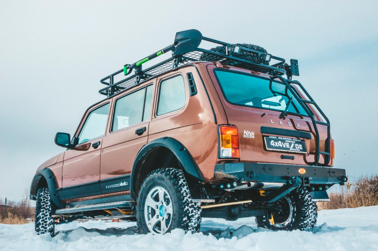 Купить б/у Lada (ВАЗ) Niva I Рестайлинг (Travel) 1.7 MT (80 л.с.) 4WD бензин мех