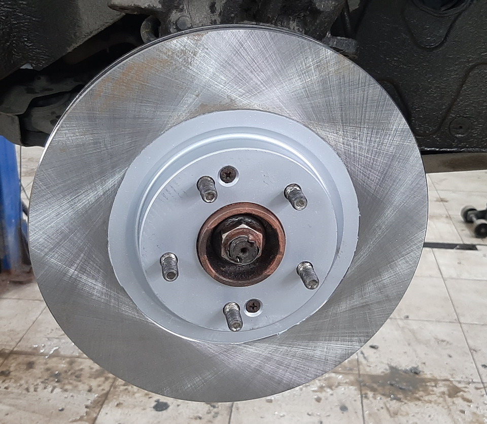 Замена колодок и дисков в круг на пробеге 98000км — KIA Sorento (2G), 2 ...