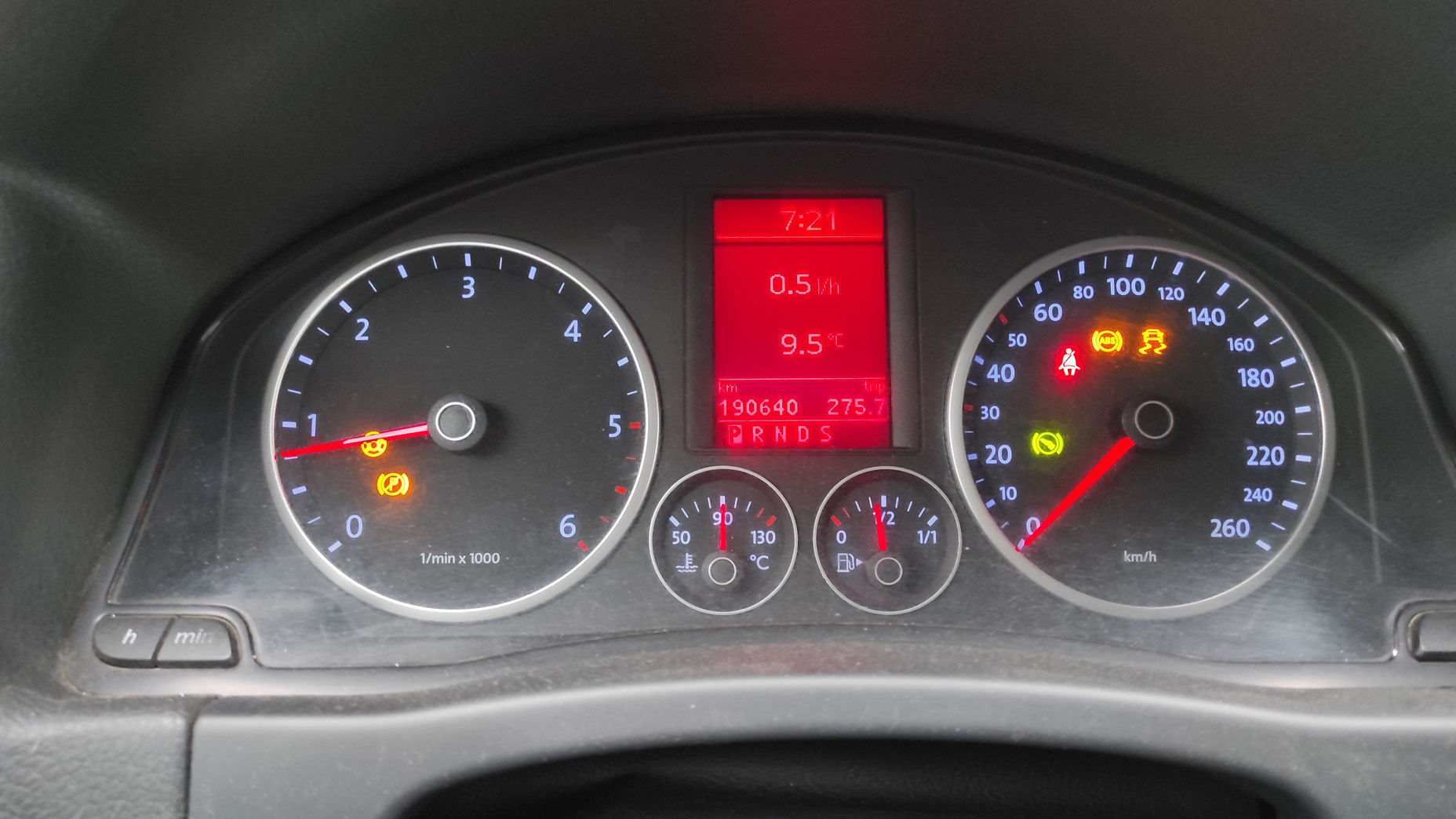 Замена датчика частоты вращения колеса (ABS). — Volkswagen Tiguan (1G ...