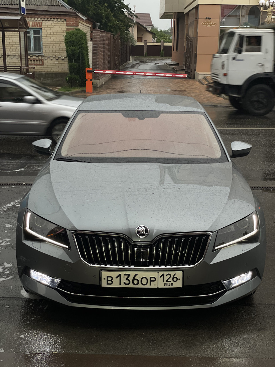 Чёрные глаза — Skoda Superb Mk3, 1,8 л, 2017 года | стайлинг | DRIVE2