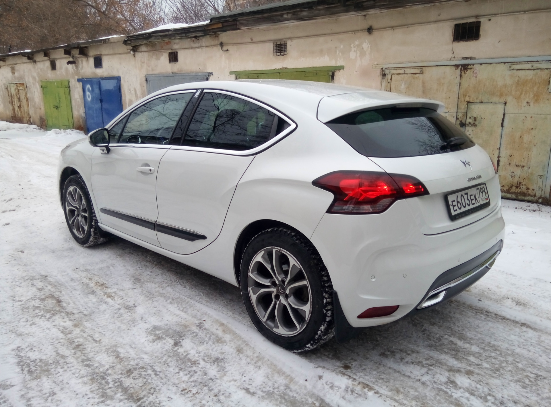 Citroen ds 23. Citroen ds4 белый. Ds 4 отзывы. Ситроен ds4 темно-синий. Citroen ds4 2015.