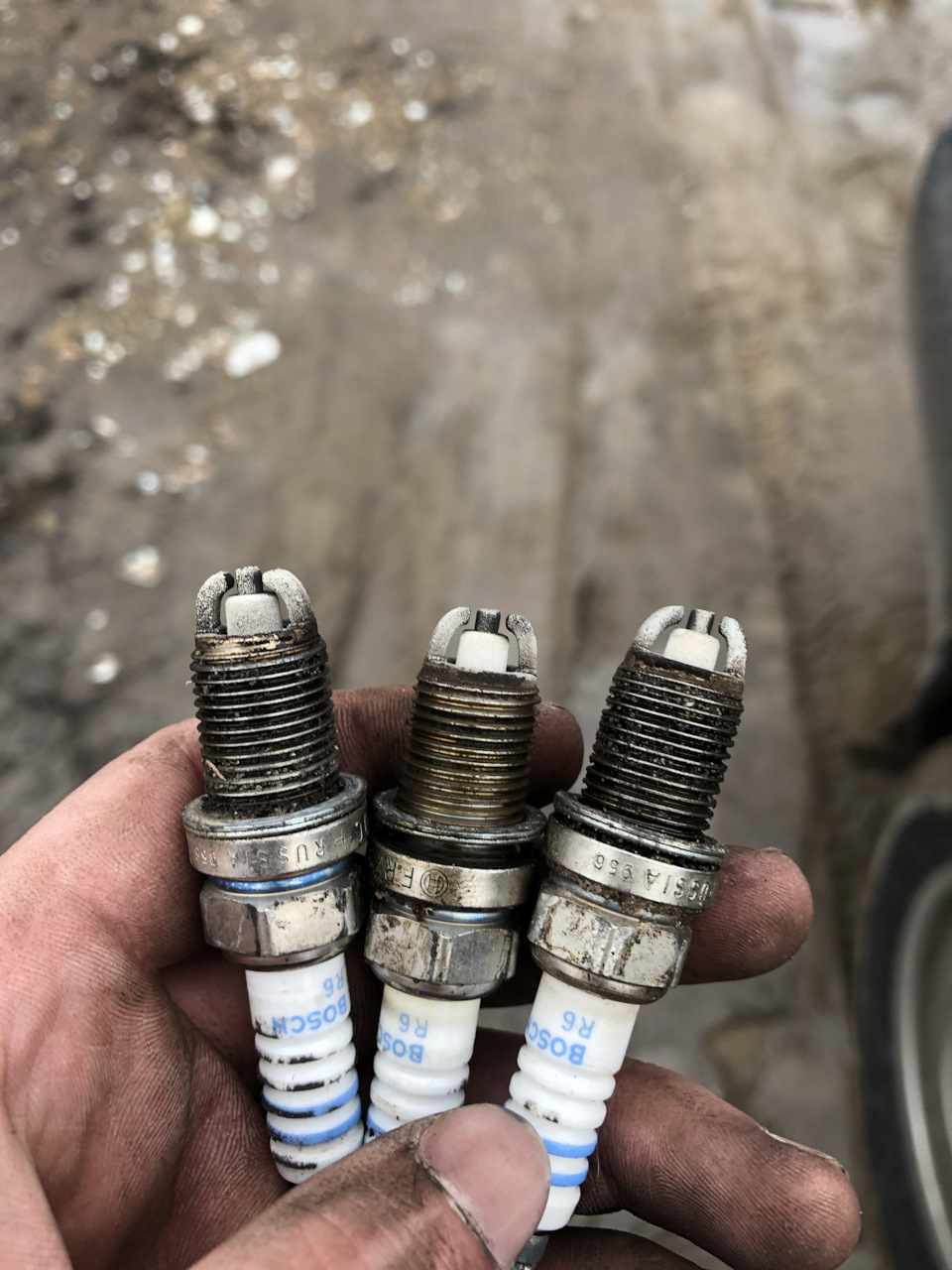 Замена свечей зажигания на NGK BKUR6ET-10 — Audi A6 (C4), 2,8 л, 1995 ...