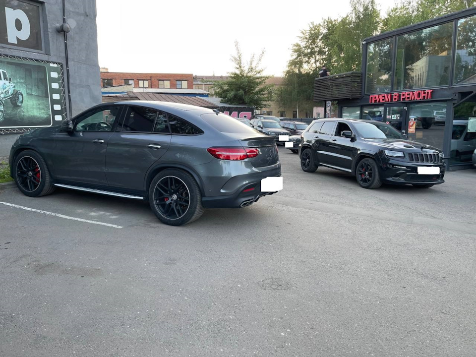 вот они красавцы — Jeep Grand Cherokee SRT-8 (WK2)