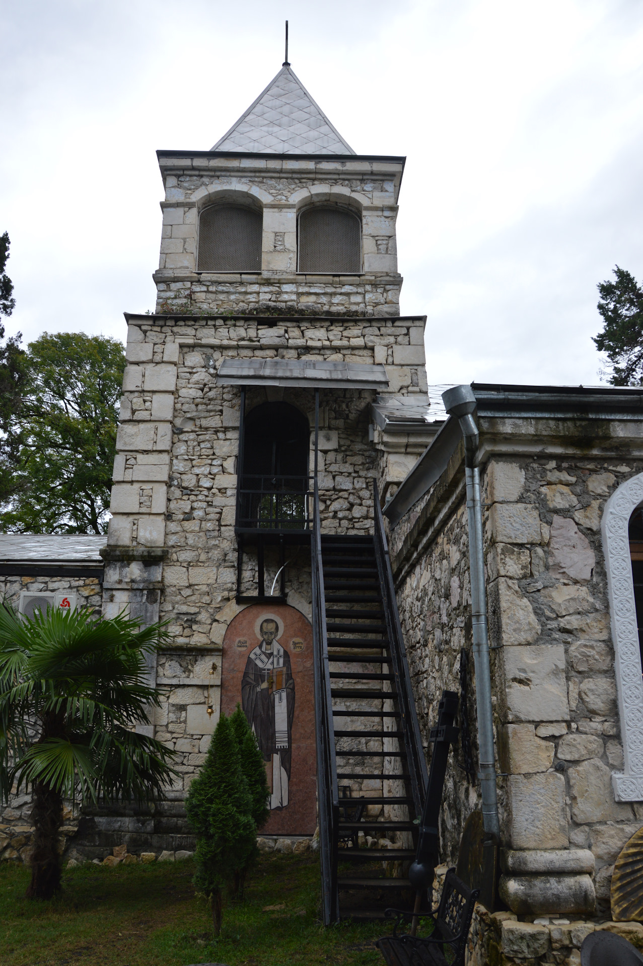 Каман абхазия отзывы. Каманы абхазия сухум. Каманский монастырь в абхазии. Каман абхазия отзывы. Каманы сухум.