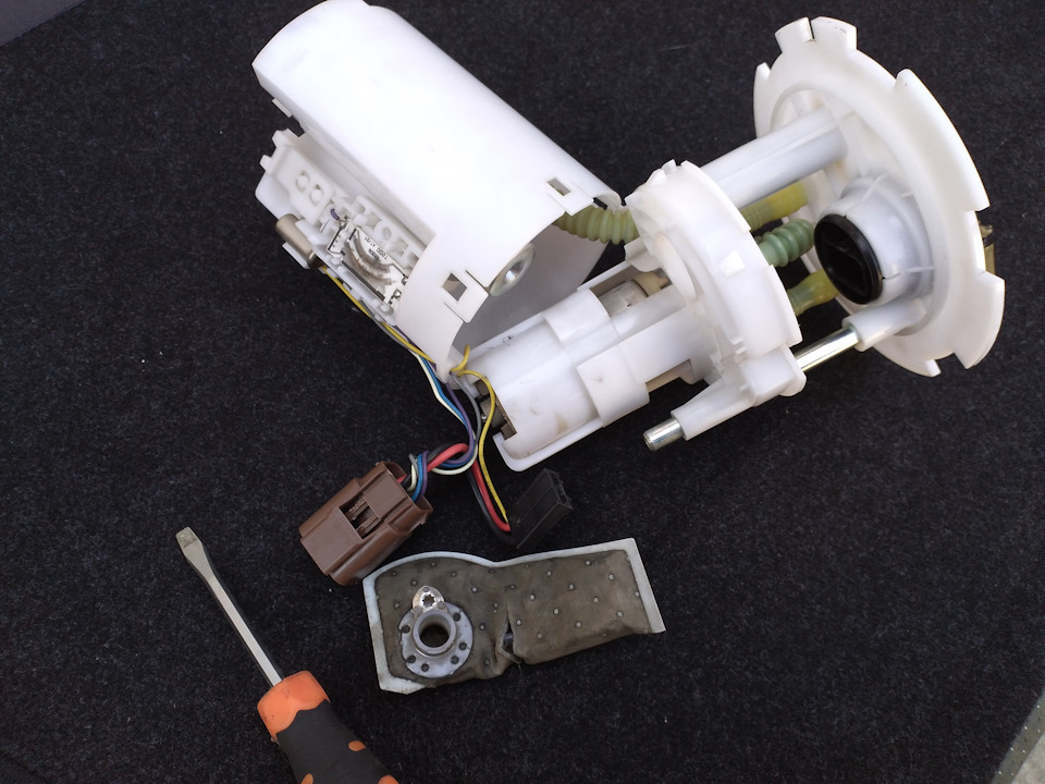 Чайный пакетик, за 10 лет его никто не менял. — Chevrolet Aveo 5-door (1G)