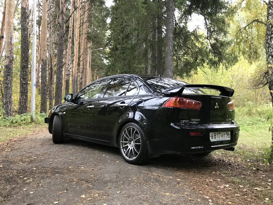 Mitsubishi lancer черный. Митсубиси Лансер 10 черный. Mitsubishi Lancer 10 Black Edition. Митсубиши Лансер черный. Мицубиси Лансер 10 хэтчбек черный.