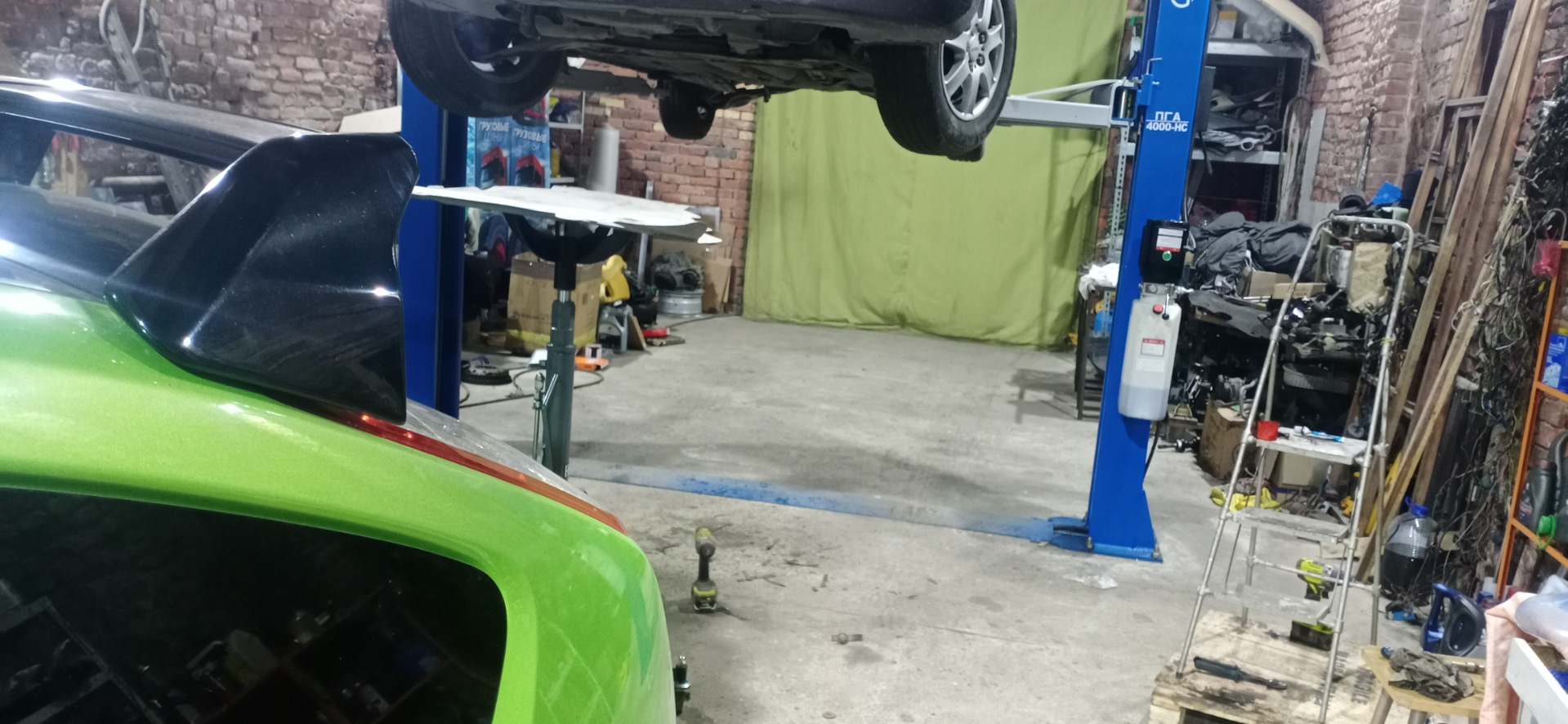 Закладная-задняя — Ford Focus II Sedan, 1,8 л, 2010 года | визит на ...