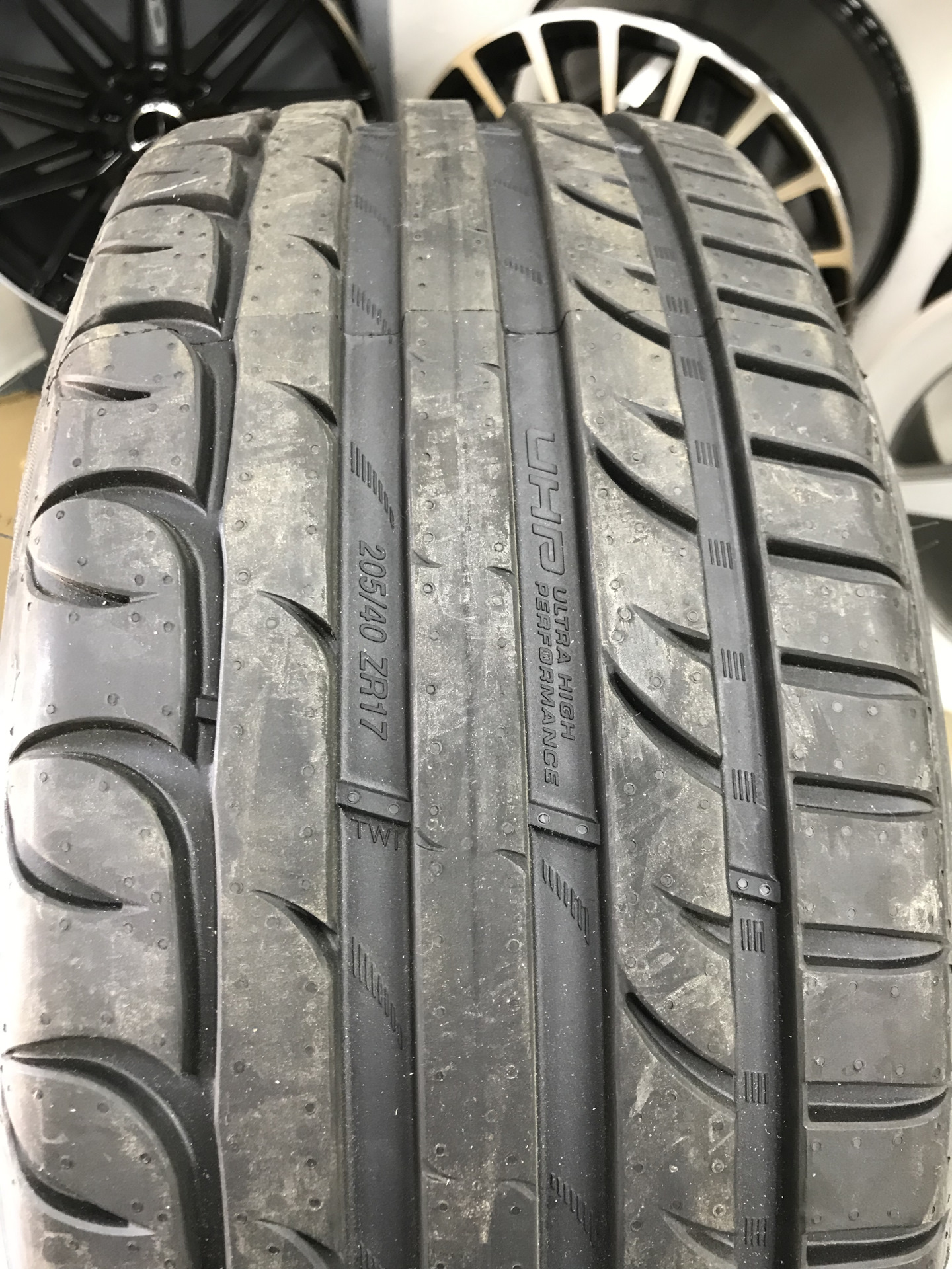 Tigar ultra high отзывы. 205/40 R17.