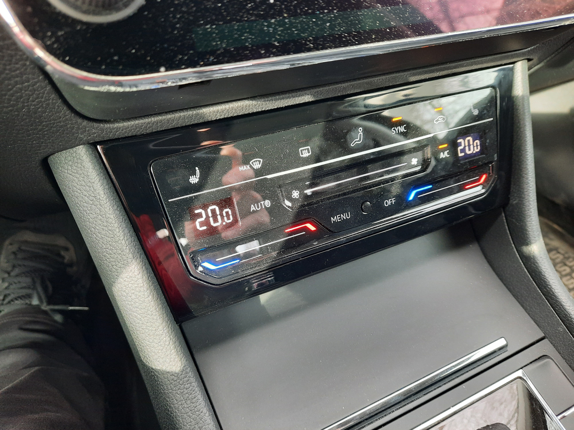 Сенсорный блок управления климатом. — Skoda Superb Mk3, 1,4 л, 2019 ...